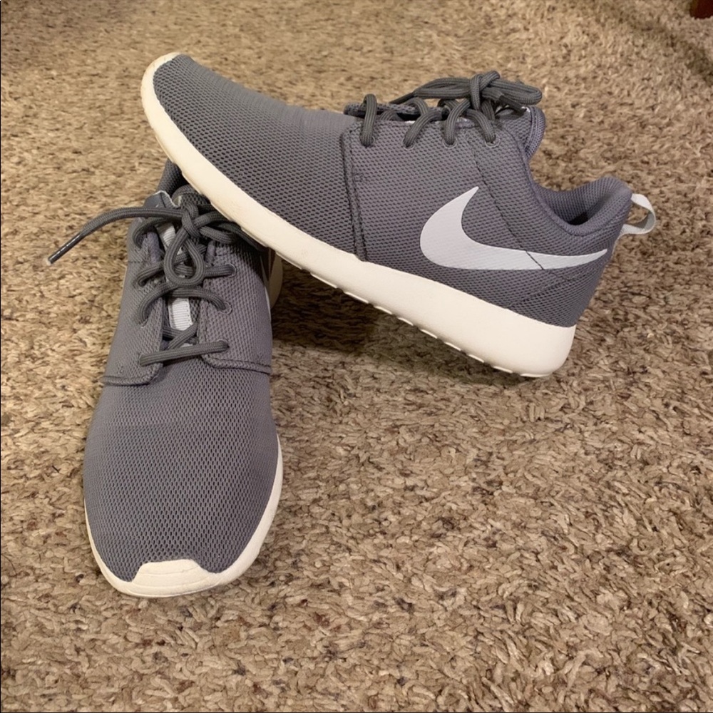Grey Nike Roshe size 7.5